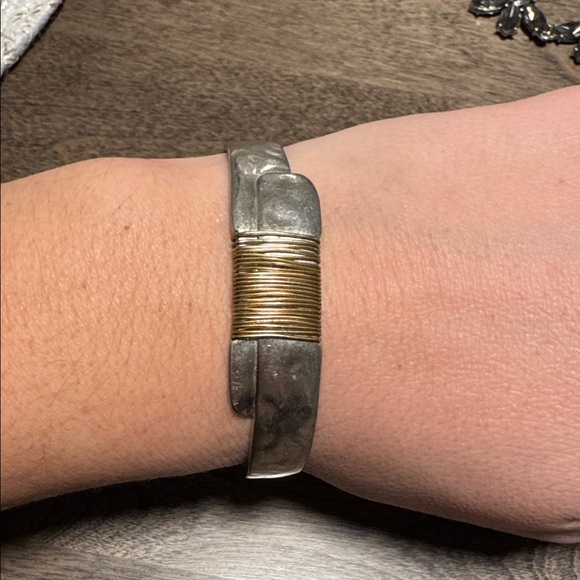 Silver bangle - Picture 2 of 6